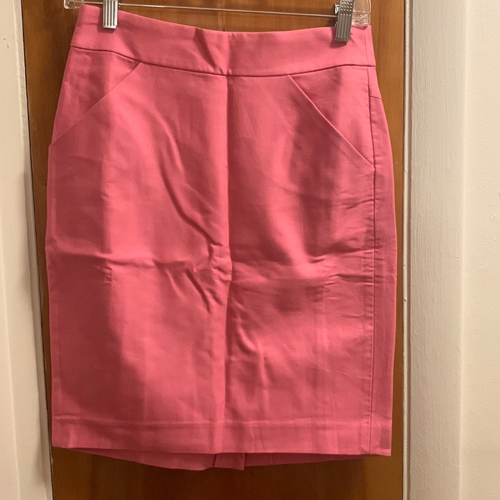 Jcrew size 0 pink pencil skirt with pockets, lightly worn